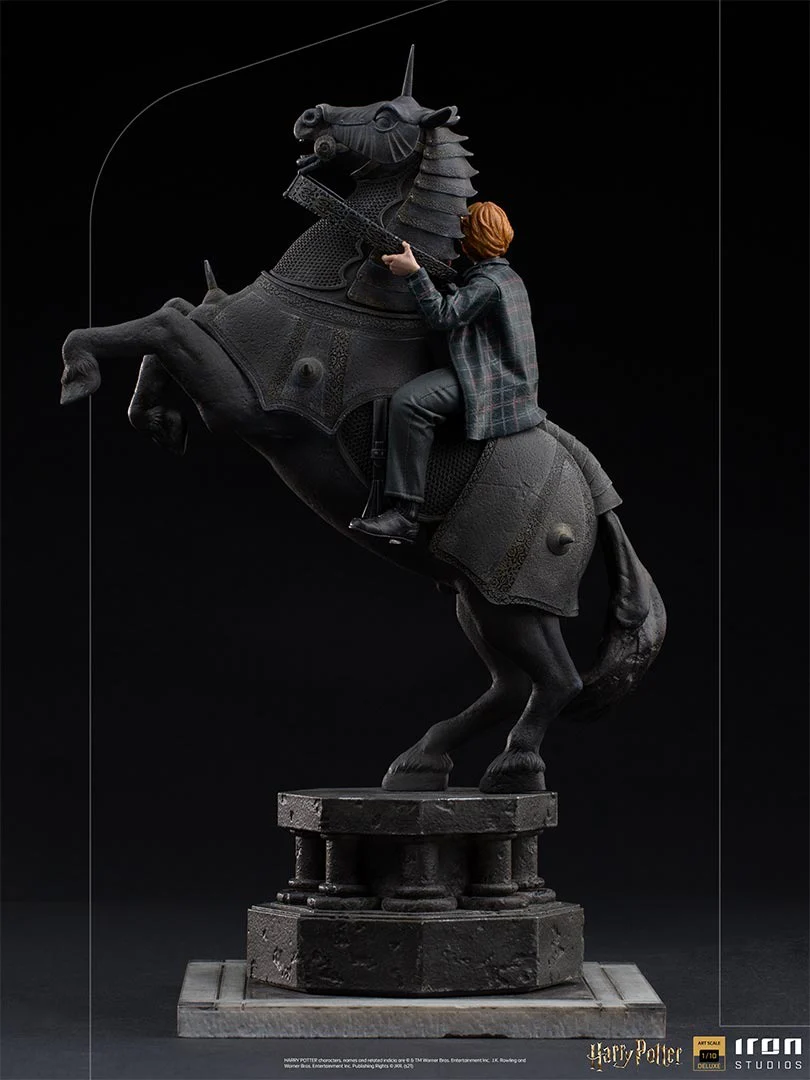 Ron Weasley at the Wizard Chess Harry Potter Art Scale 1/10 Iron Studios - Image 11