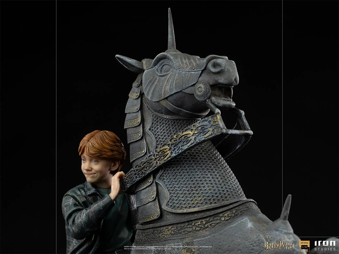 Ron Weasley at the Wizard Chess Harry Potter Art Scale 1/10 Iron Studios - Image 4