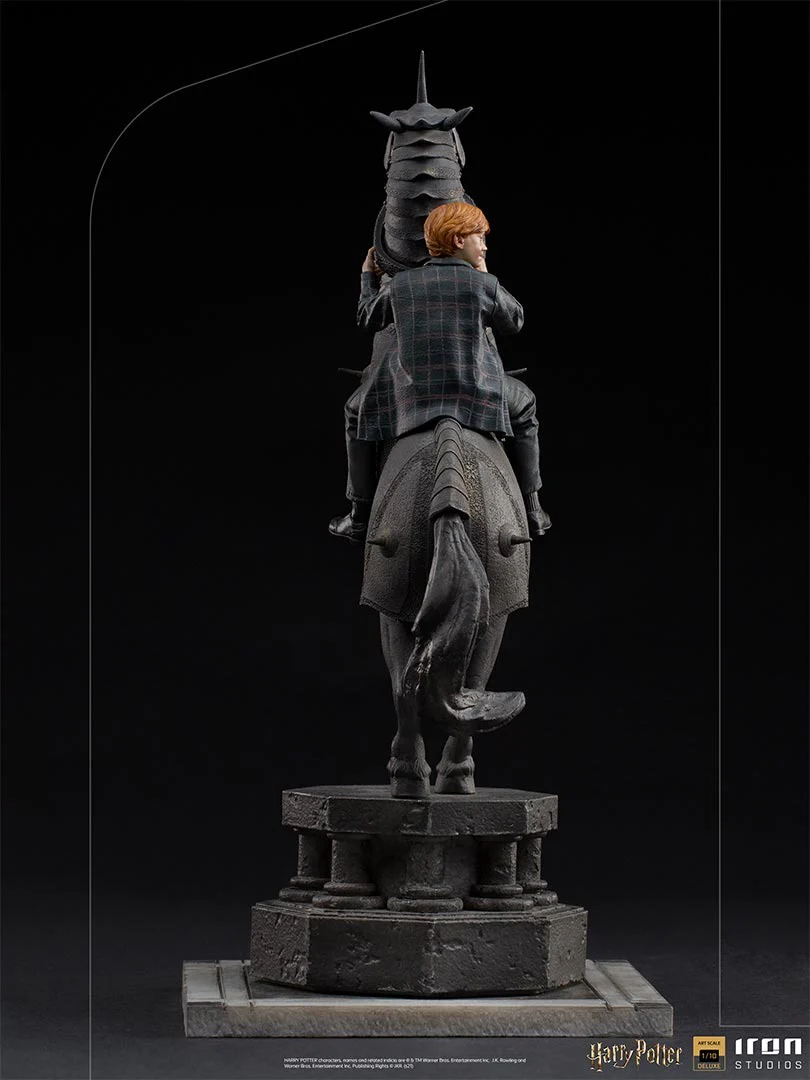 Ron Weasley at the Wizard Chess Harry Potter Art Scale 1/10 Iron Studios - Image 7
